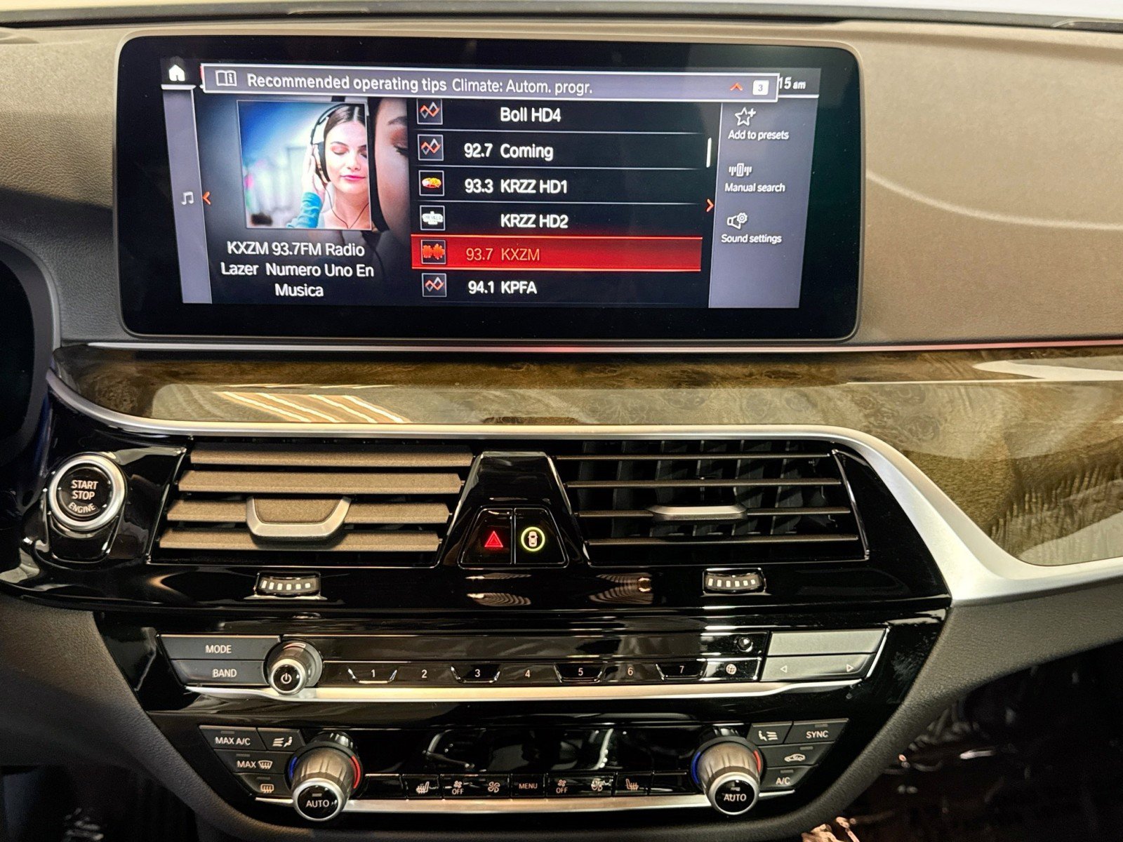 Used 2023 BMW 540i w/ Premium Package image 16