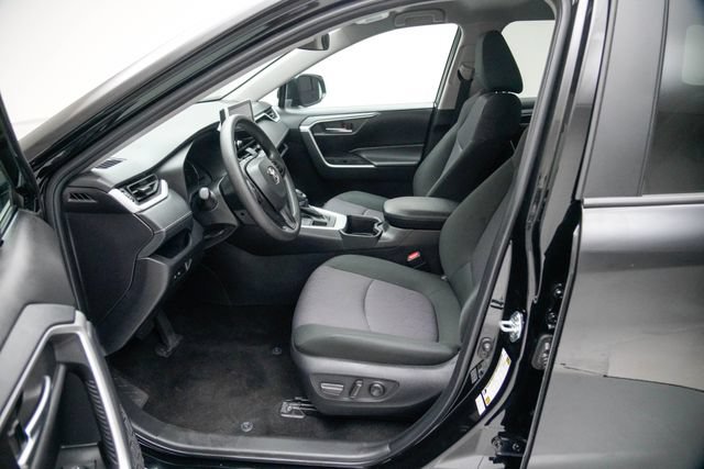 Used 2025 Toyota RAV4 XLE AWD/4WD image 24