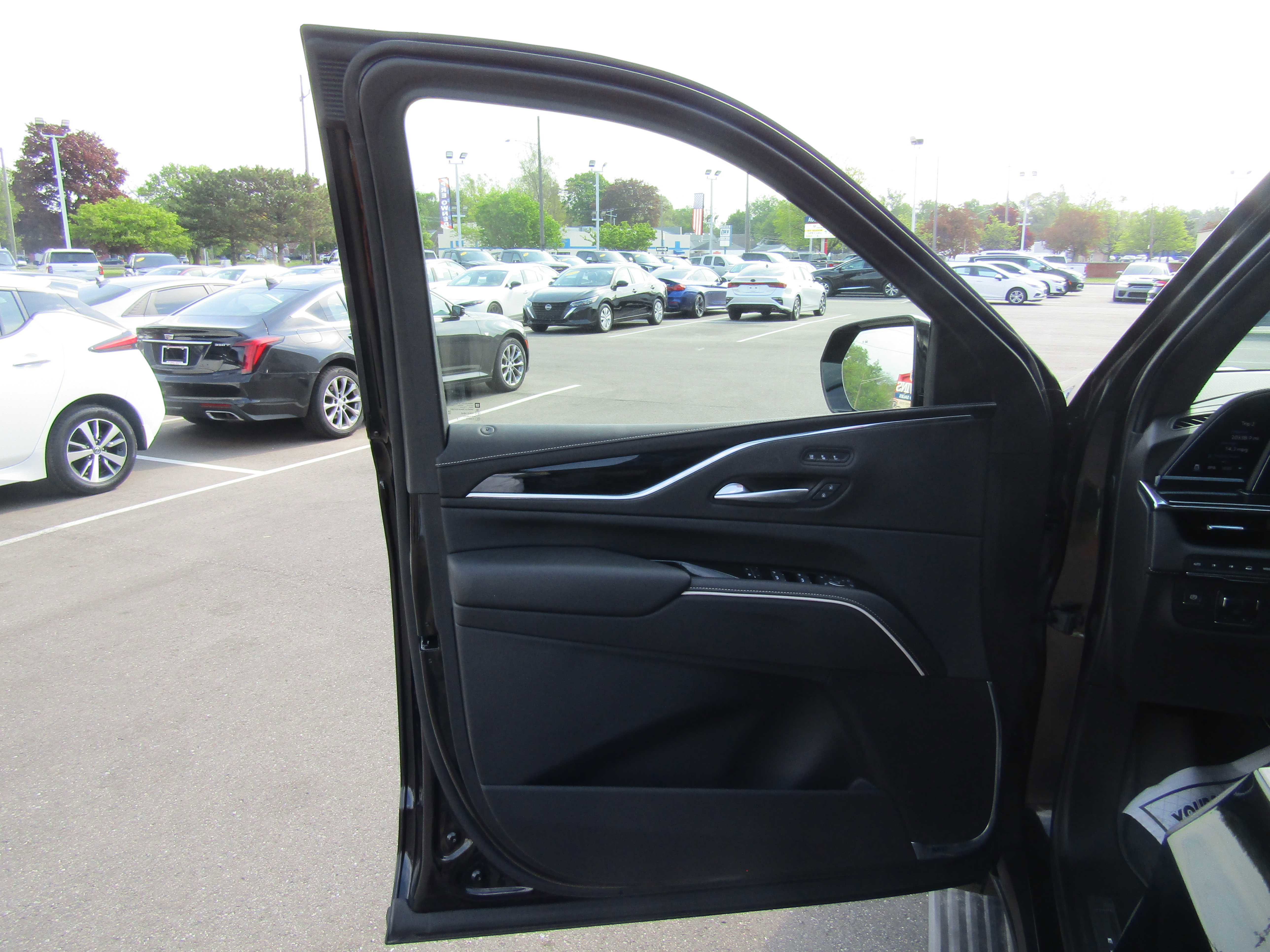 Used 2024 Cadillac Escalade Sport w/ LPO, ONYX Package AWD/4WD image 8