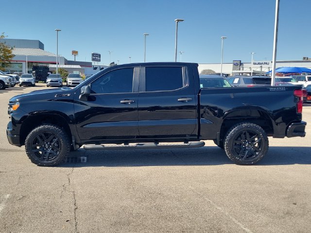 Used 2022 Chevrolet Silverado 1500 Custom Trail Boss w/ Midnight Edition AWD/4WD image 2