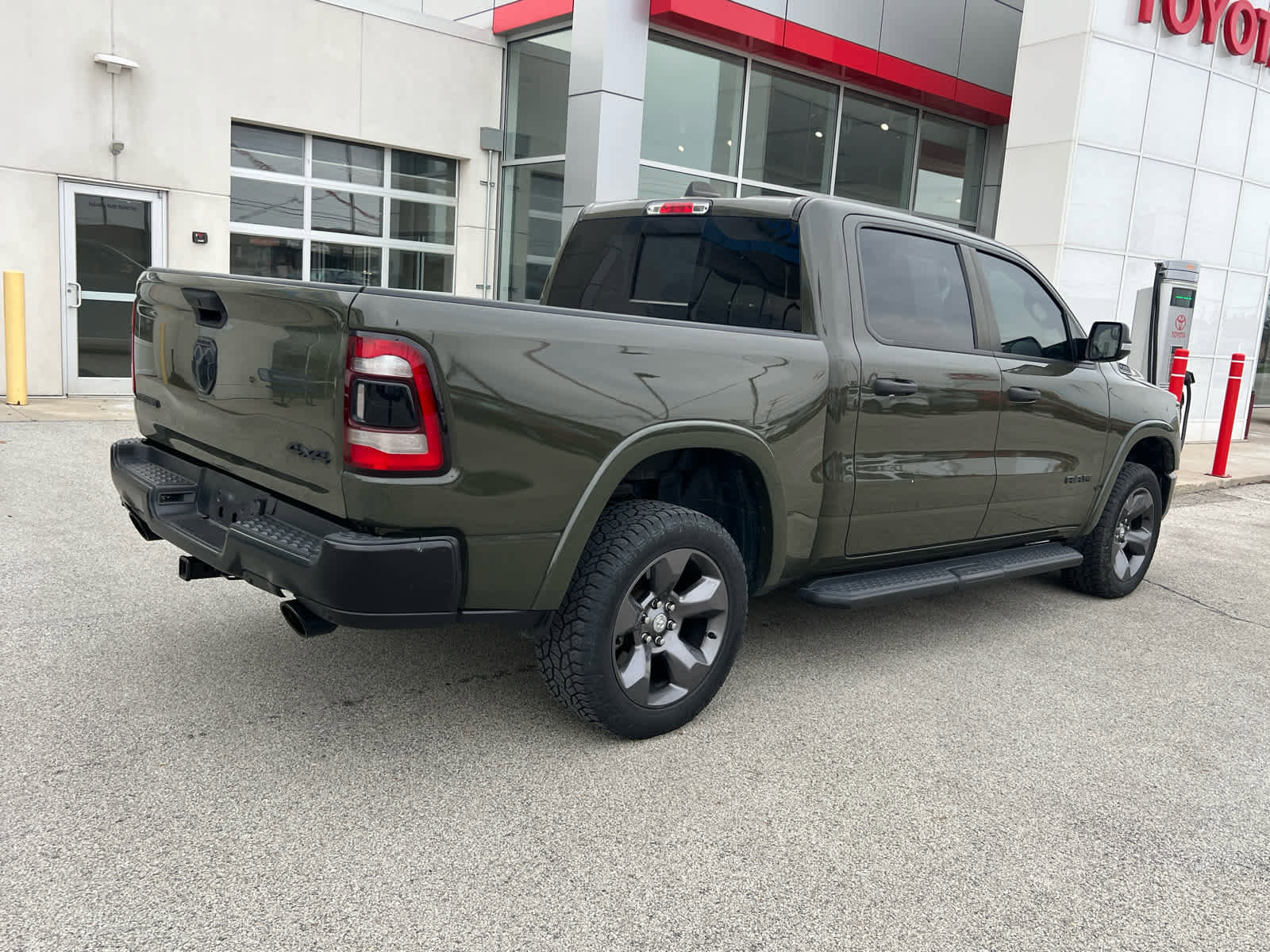 Used 2021 RAM 1500 Big Horn w/ Built-to-serve Edition image 9