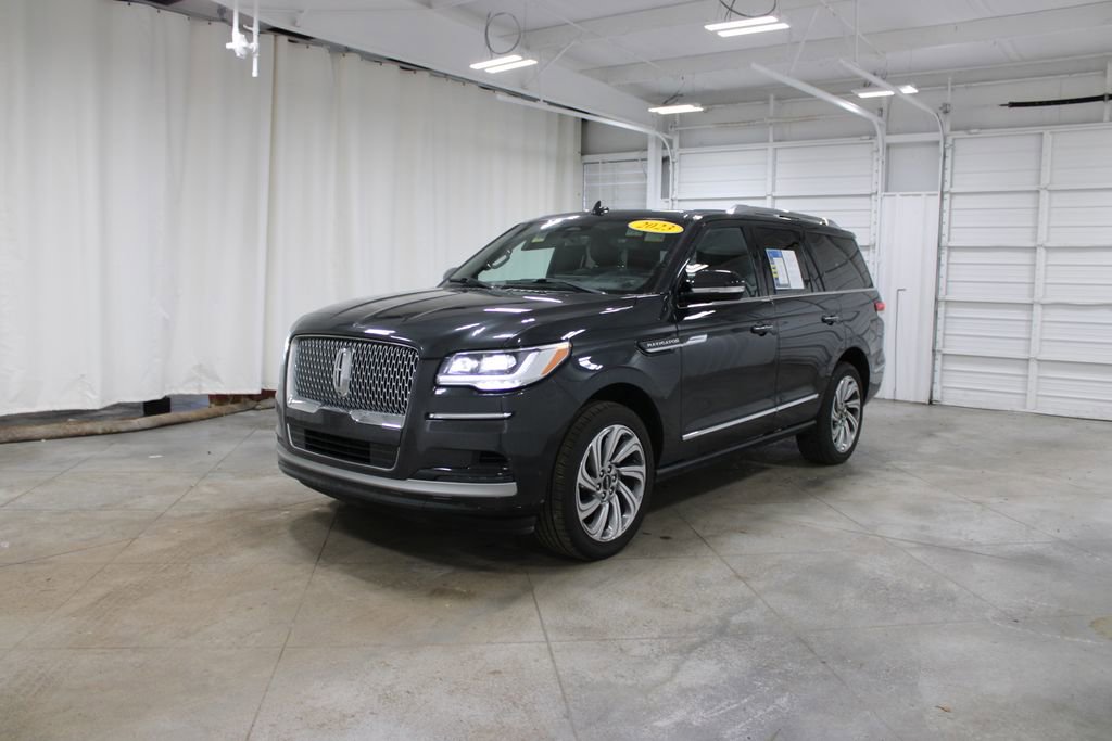 Used 2023 Lincoln Navigator Reserve image 4