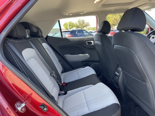 Used 2024 Hyundai Venue SEL FWD image 28