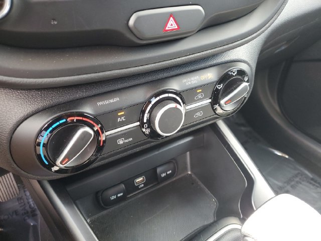 Used 2025 Kia Soul LX w/ LX Technology Package FWD image 22
