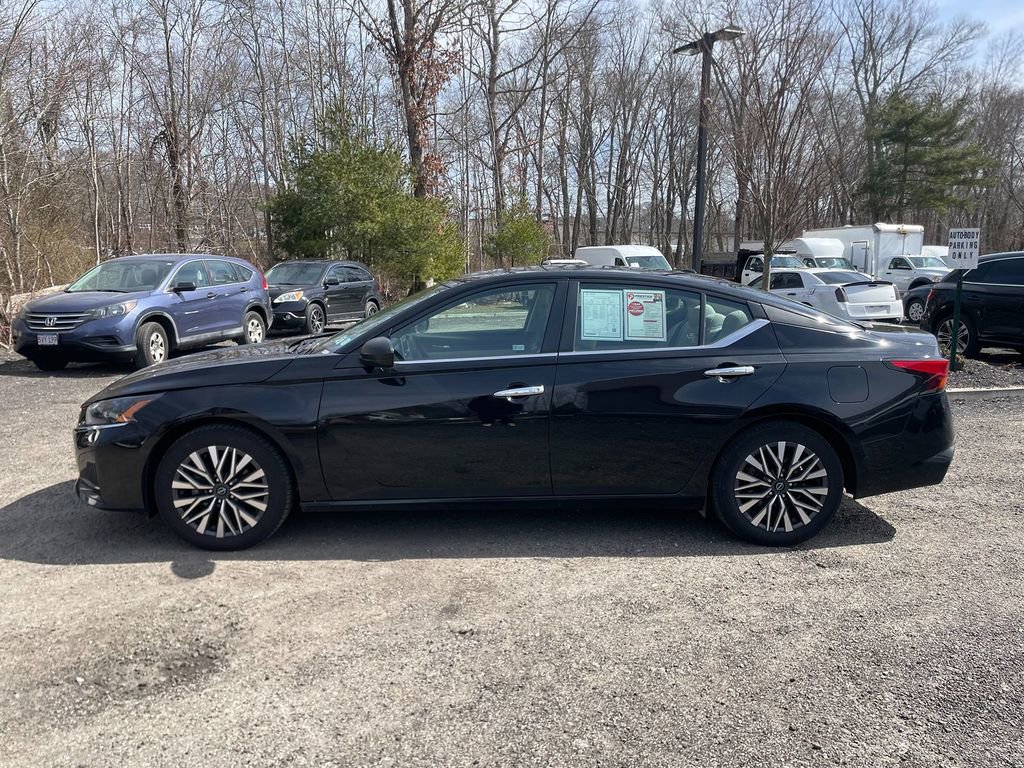 Used 2024 Nissan Altima 2.5 SV image 9