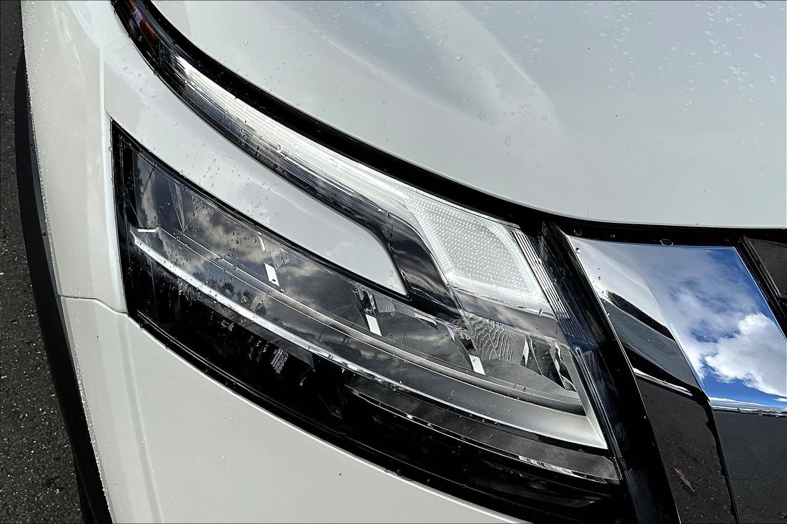 Used 2023 Nissan Pathfinder SL image 32