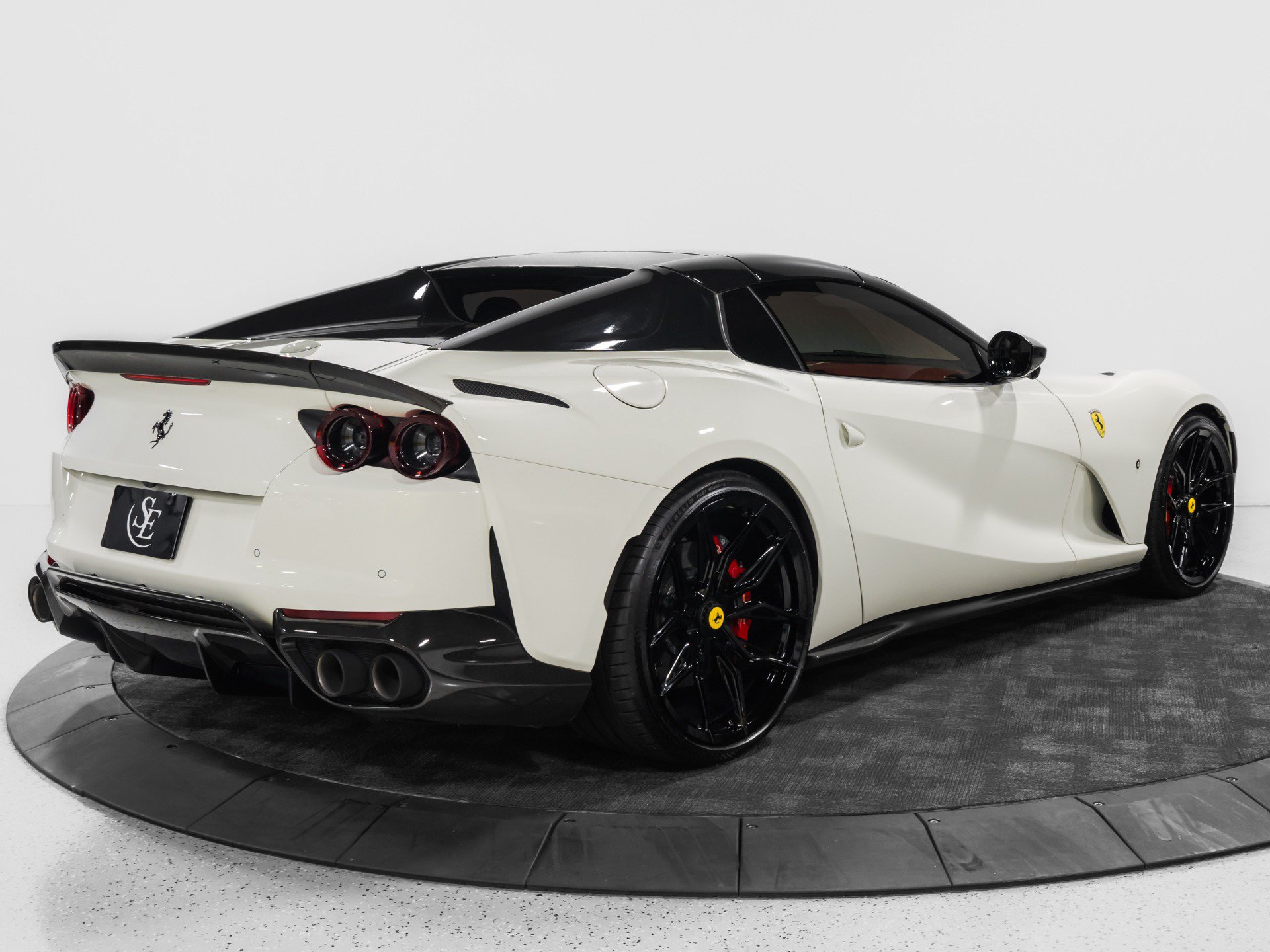Used 2023 Ferrari 812 GTS RWD image 23