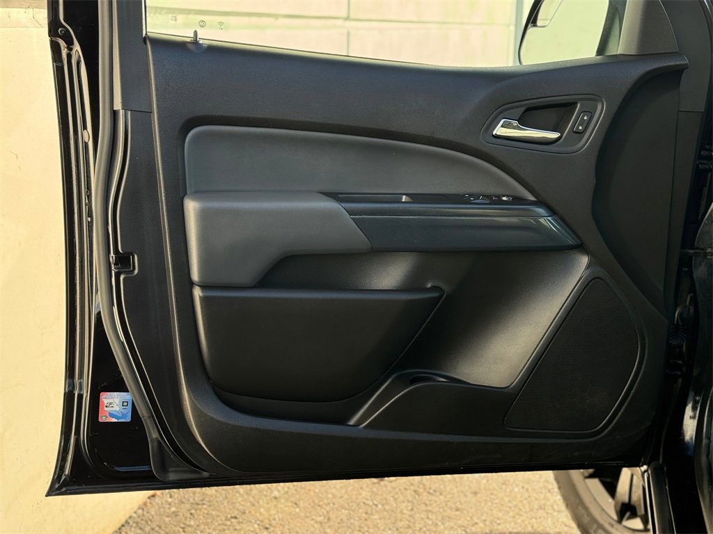 Used 2017 Chevrolet Colorado Z71 w/ Z71 Midnight Edition image 10