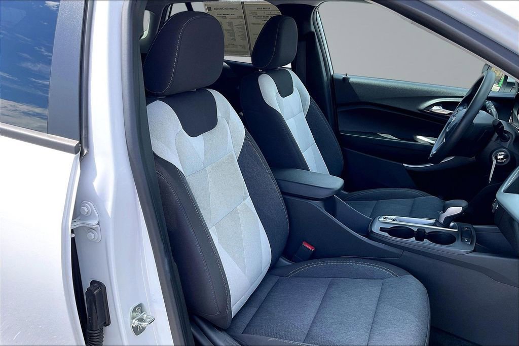 Used 2024 Chevrolet Trax LS w/ LS Convenience Package FWD image 7