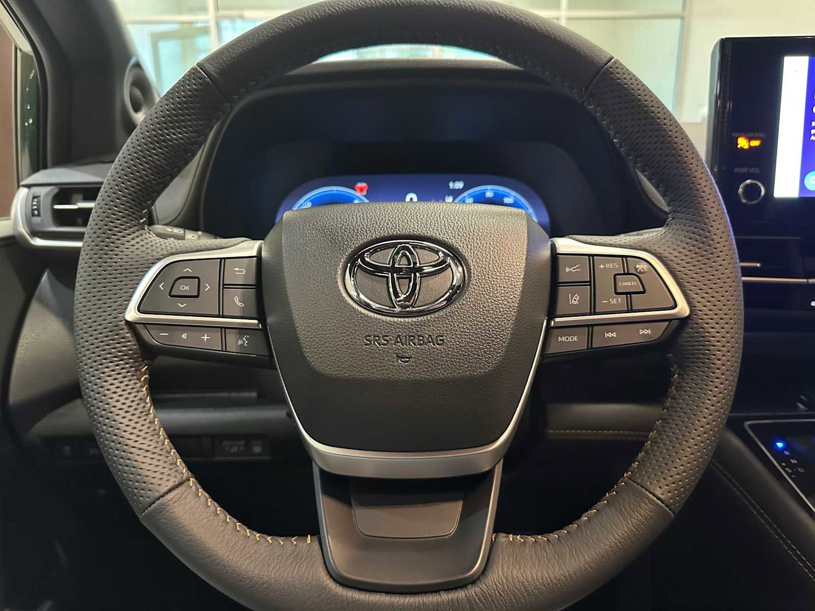 Certified 2026 Toyota Sienna XLE Woodland Edition image 11