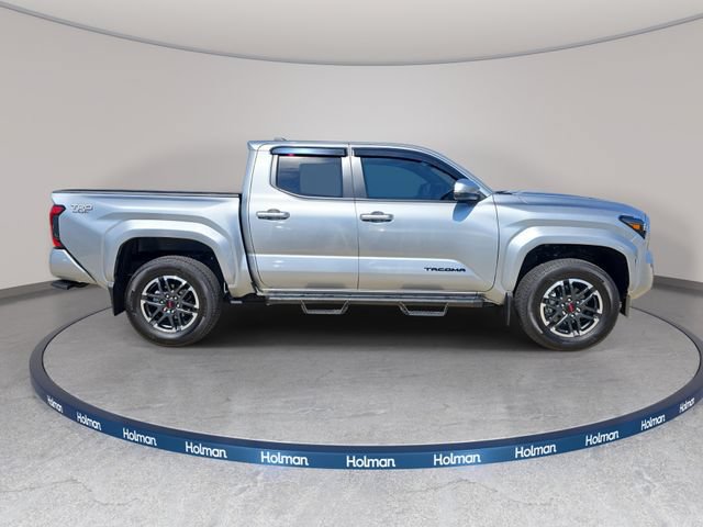 Used 2025 Toyota Tacoma TRD Sport w/ TRD Sport Upgrade Package AWD/4WD image 5