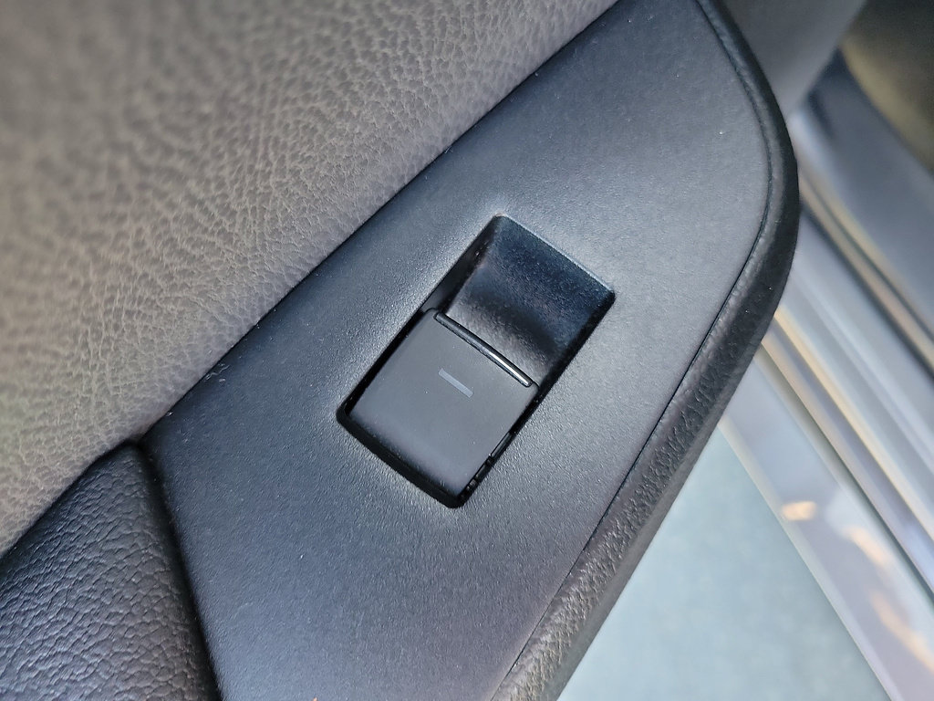 Used 2022 Toyota Prius Prime LE FWD image 15