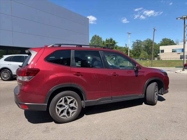 Used 2023 Subaru Forester Premium AWD/4WD image 3