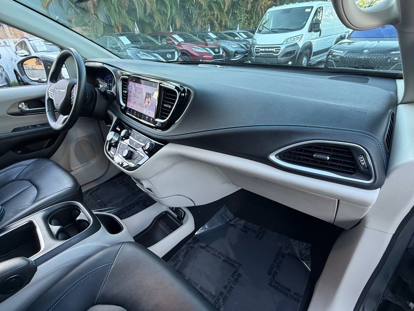Used 2021 Chrysler Pacifica Touring-L FWD image 20