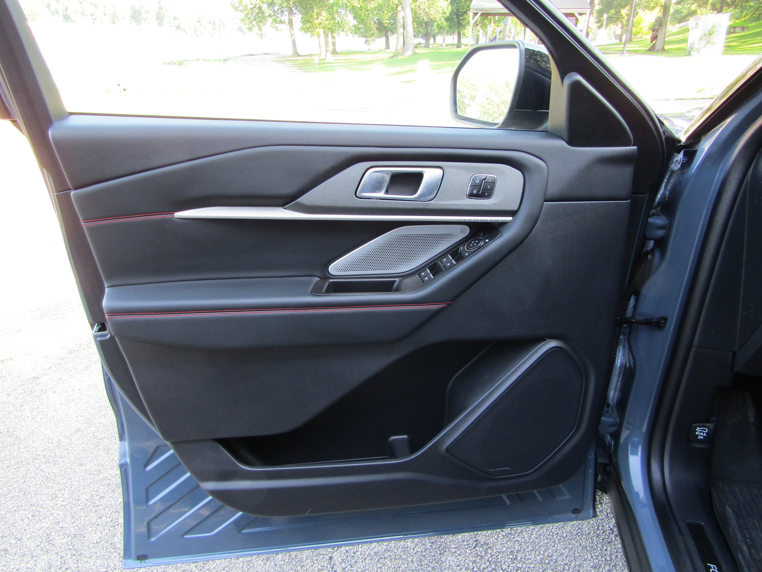 Used 2025 Ford Explorer ST w/ Sun And Sound Package AWD/4WD image 11