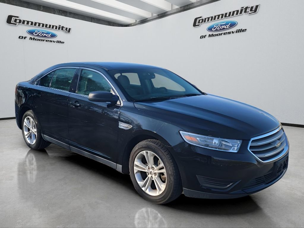 Used 2018 Ford Taurus SE image 3
