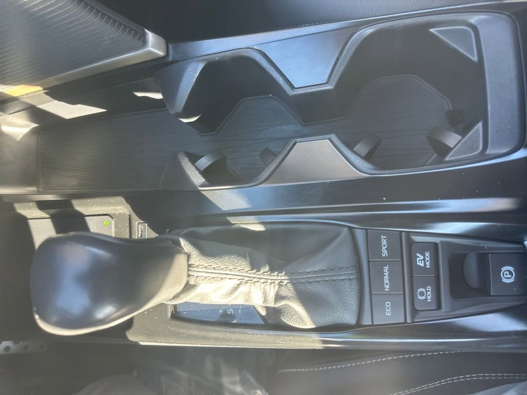 Used 2025 Toyota Camry SE image 6