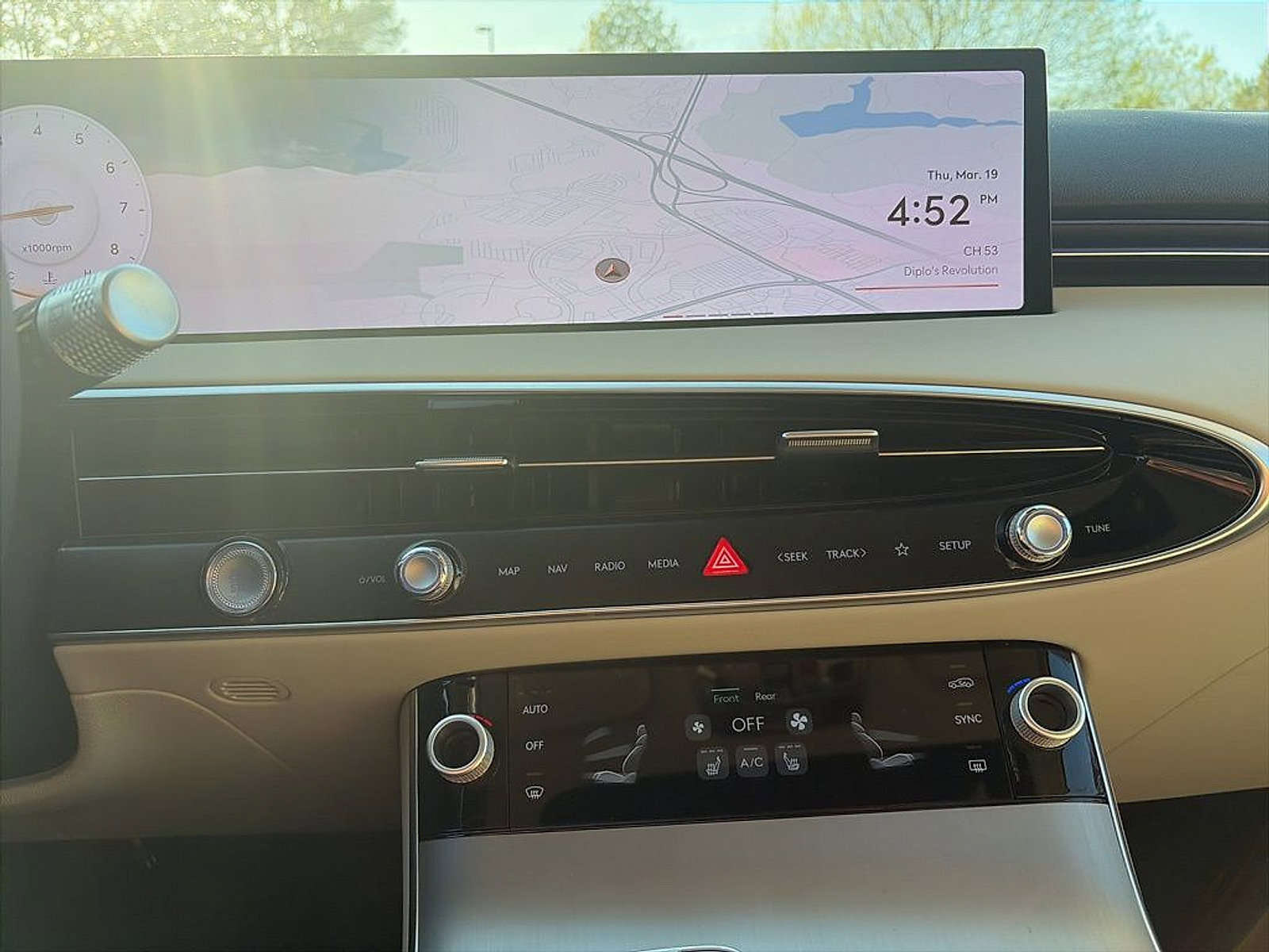 Used 2026 Genesis GV70 2.5T Select image 9