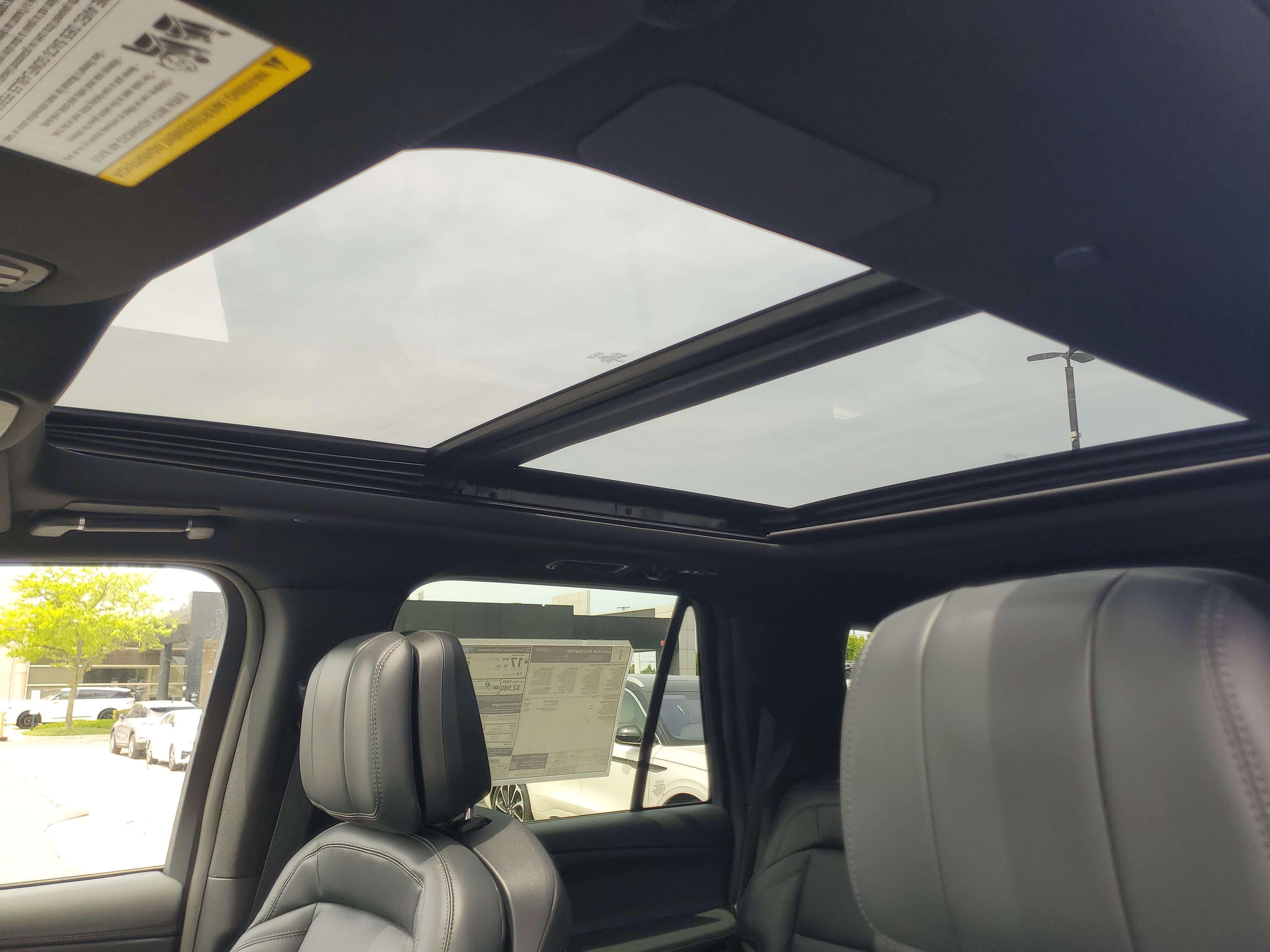New 2026 Lincoln Navigator Reserve w/ Jet Appearance Package AWD/4WD image 11