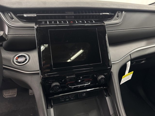 New 2025 Jeep Grand Cherokee Laredo X w/ Luxury Tech Group I image 12