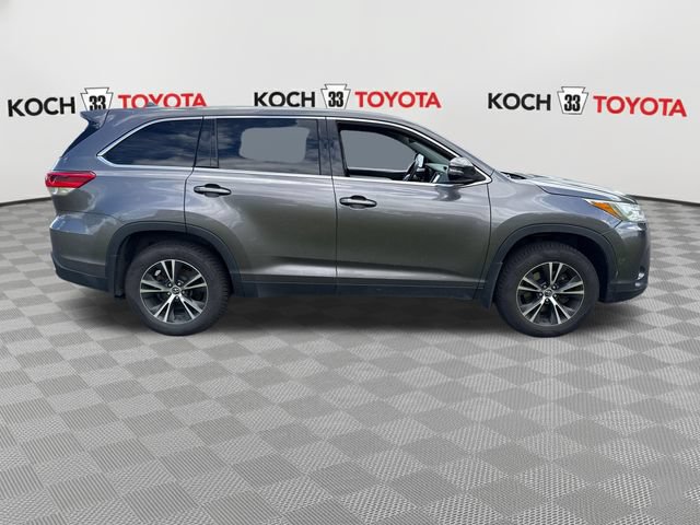 Used 2019 Toyota Highlander Plus AWD/4WD image 9