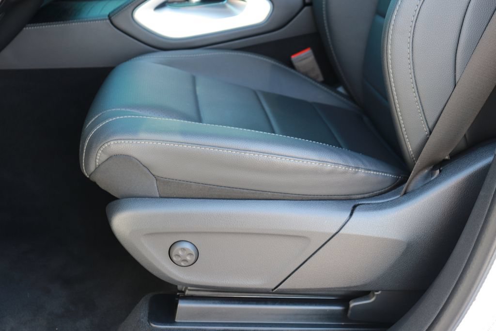 Used 2025 Mercedes-Benz GLS 450 4MATIC image 12