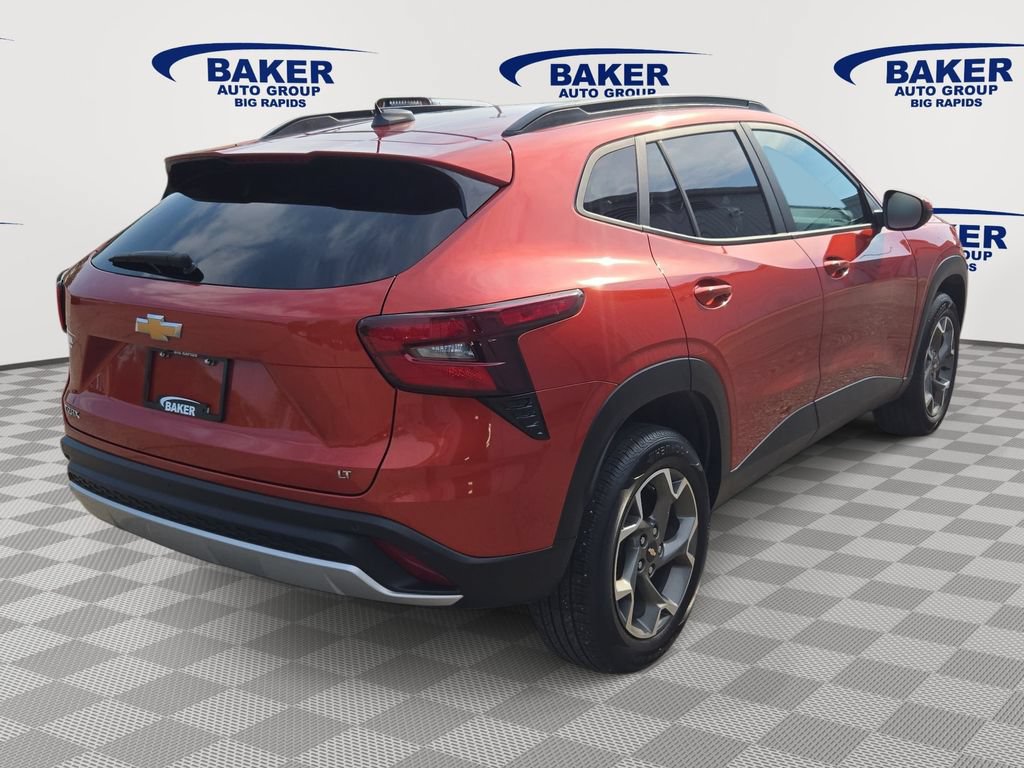 Used 2024 Chevrolet Trax LT w/ Driver Confidence Package FWD image 3