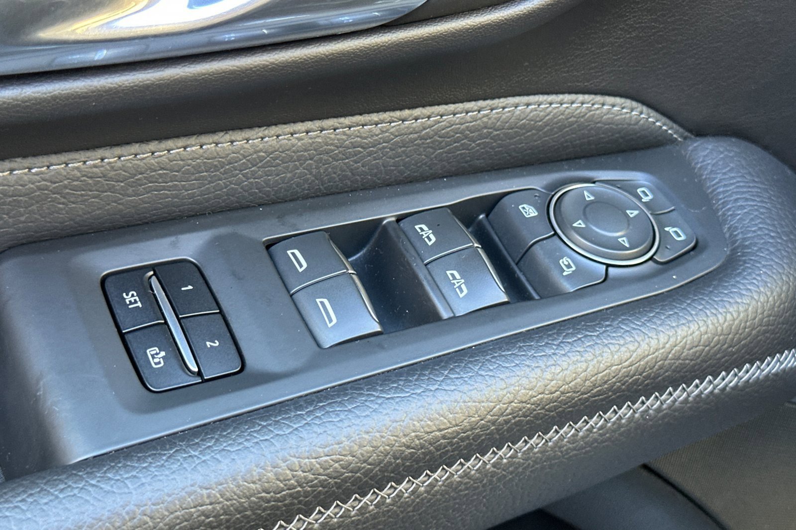 Used 2021 GMC Yukon XL Denali w/ LPO, Illumination Package image 11