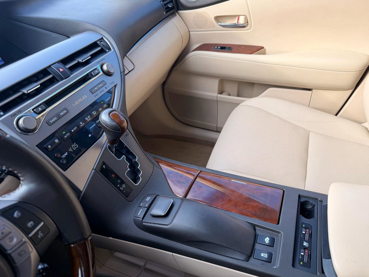 Used 2013 Lexus RX 450h AWD 4dr Hybrid w/ Navigation Pkg image 39