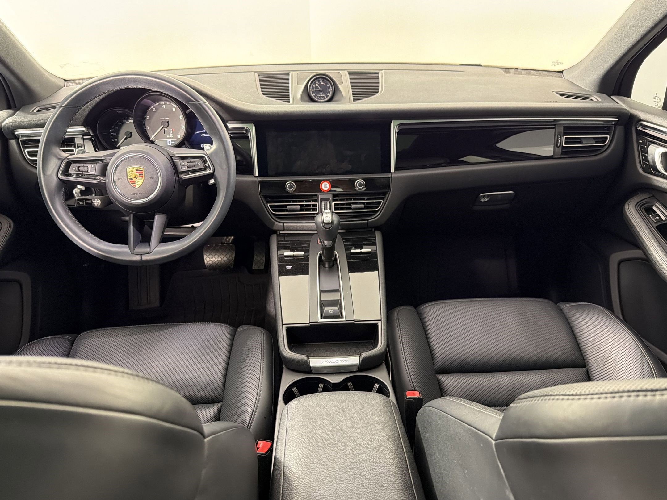 Certified 2023 Porsche Macan image 14