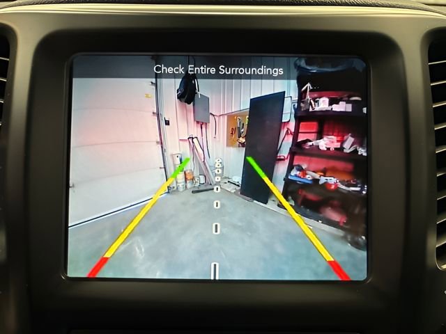 Used 2018 Jeep Cherokee Latitude Plus w/ Comfort/Convenience Group image 19