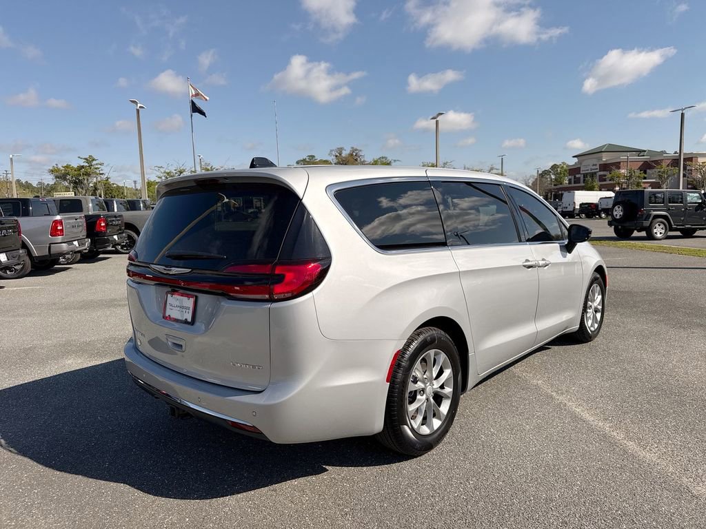 New 2026 Chrysler Pacifica Limited w/ Trailer Tow Group image 3