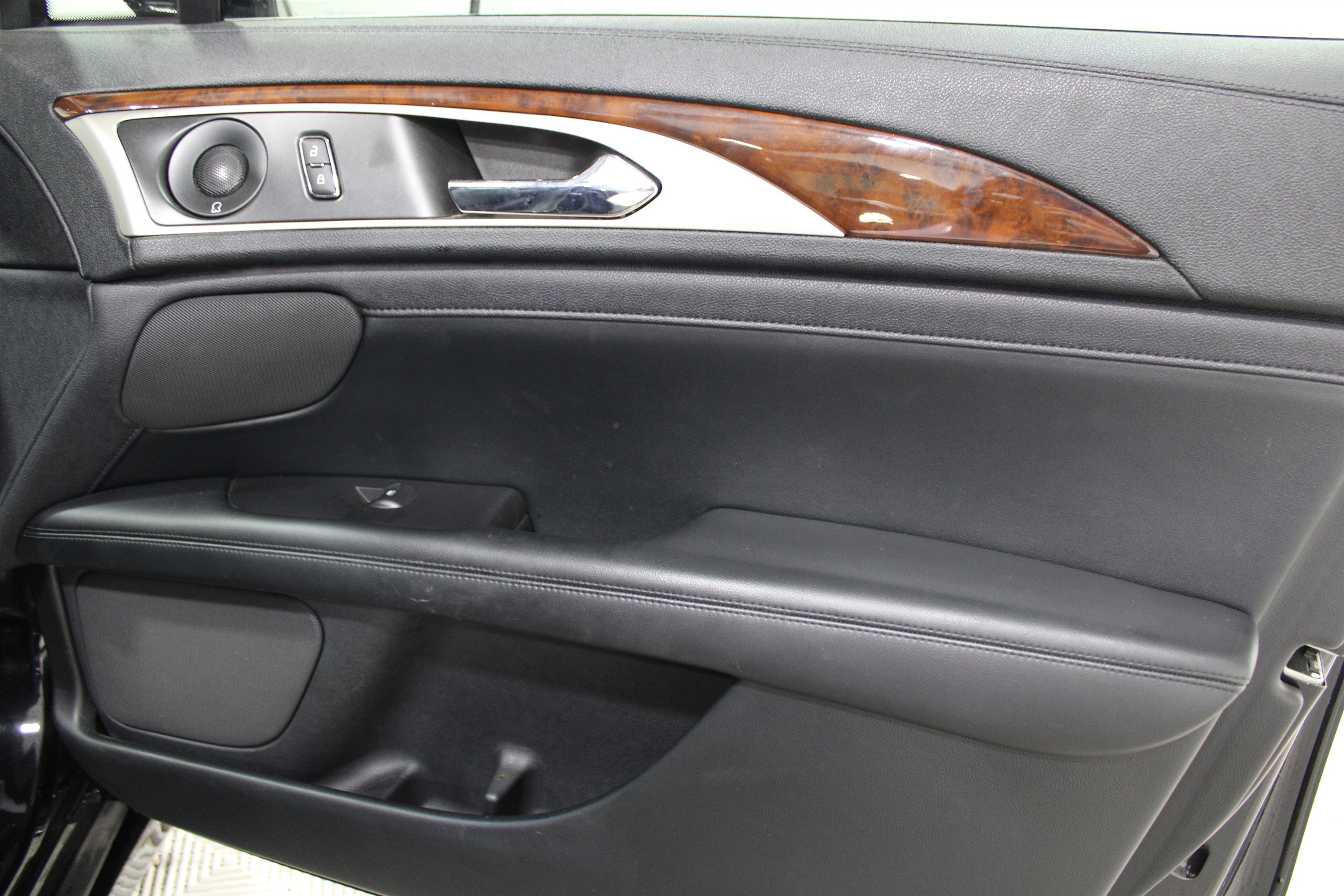 Used 2020 Lincoln MKZ Reserve w/ Monochromatic Package FWD image 23
