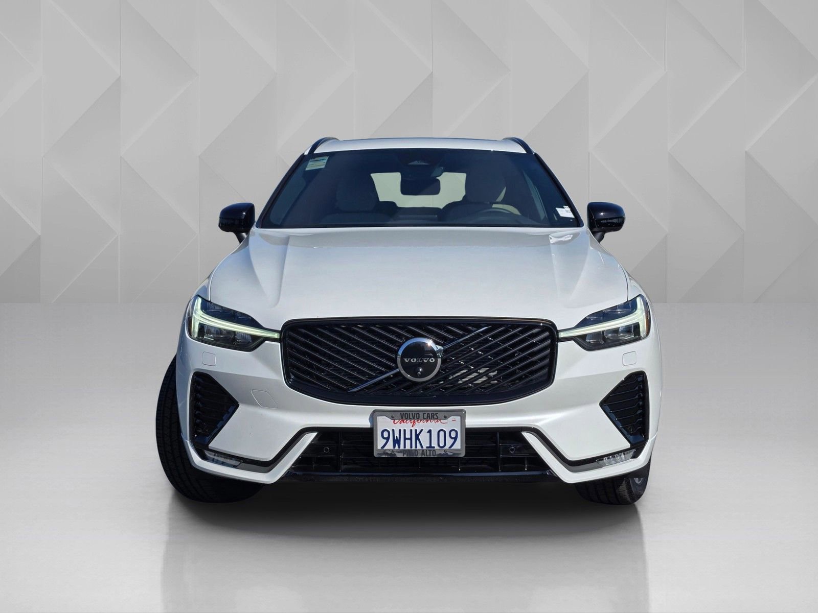 Used 2026 Volvo XC60 B5 Plus w/ Protection Package Premier AWD/4WD image 2