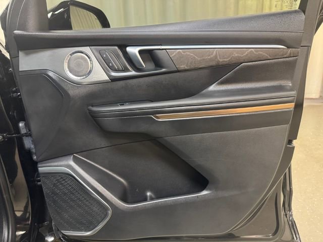 Used 2025 Buick Enclave Avenir w/ Super Cruise Package image 40