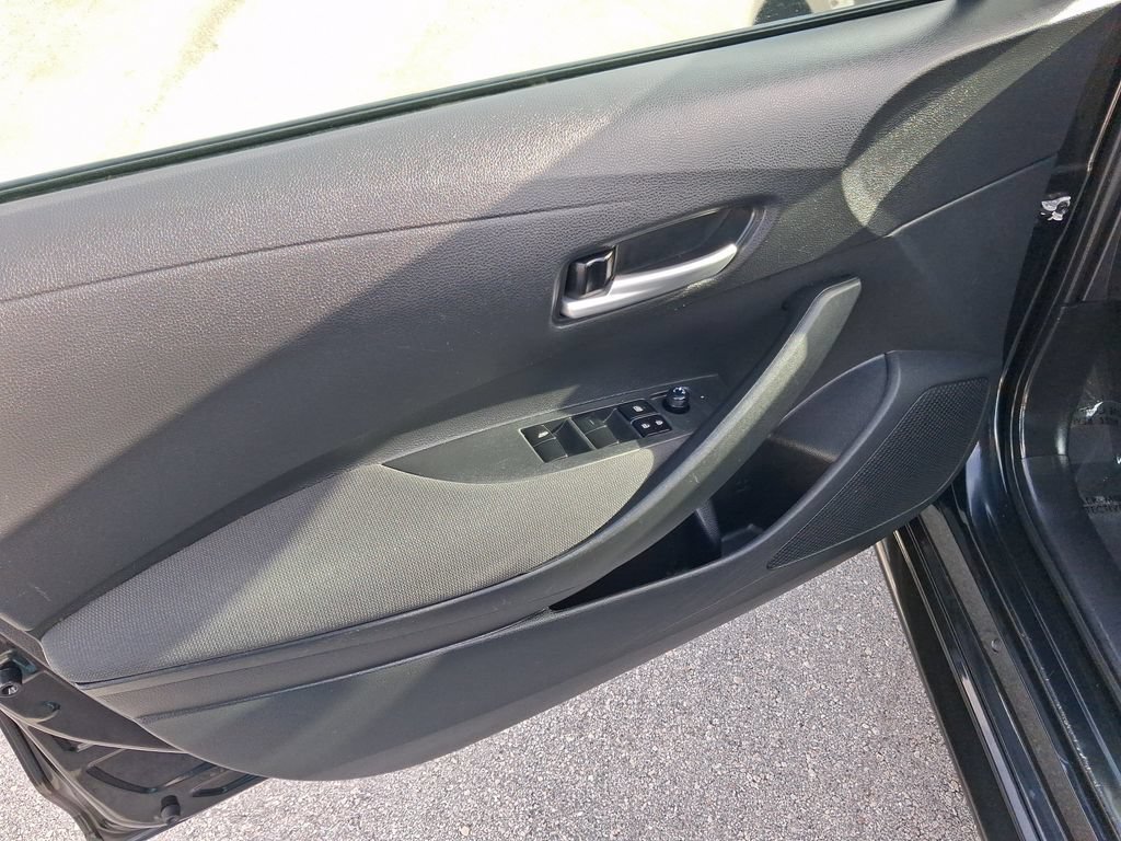Used 2020 Toyota Corolla LE FWD image 16