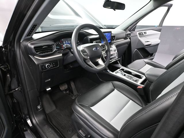 Used 2024 Ford Explorer XLT w/ XLT Sport Appearance Package image 25