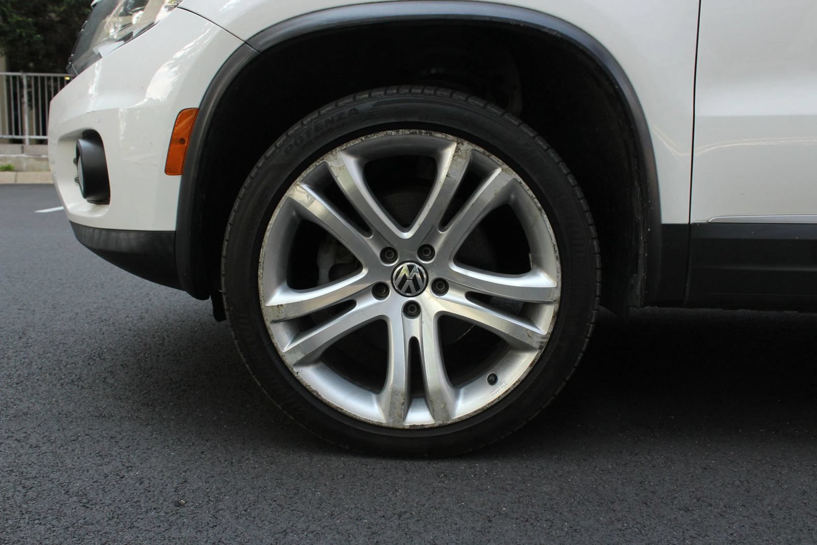 Used 2013 Volkswagen Tiguan SEL FWD image 12