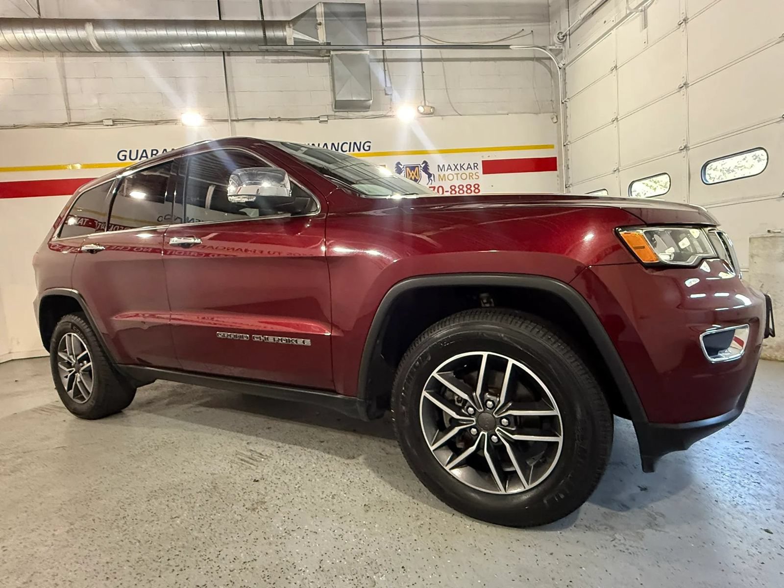 Used 2019 Jeep Grand Cherokee Limited AWD/4WD image 4