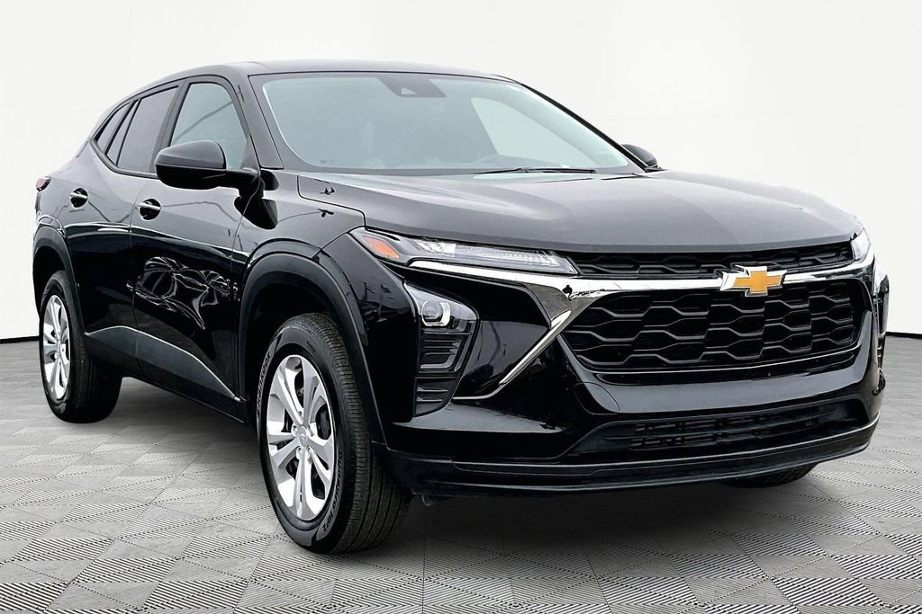 Used 2025 Chevrolet Trax LS image 12