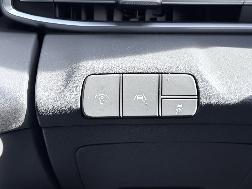 Used 2023 Hyundai Elantra SEL image 11