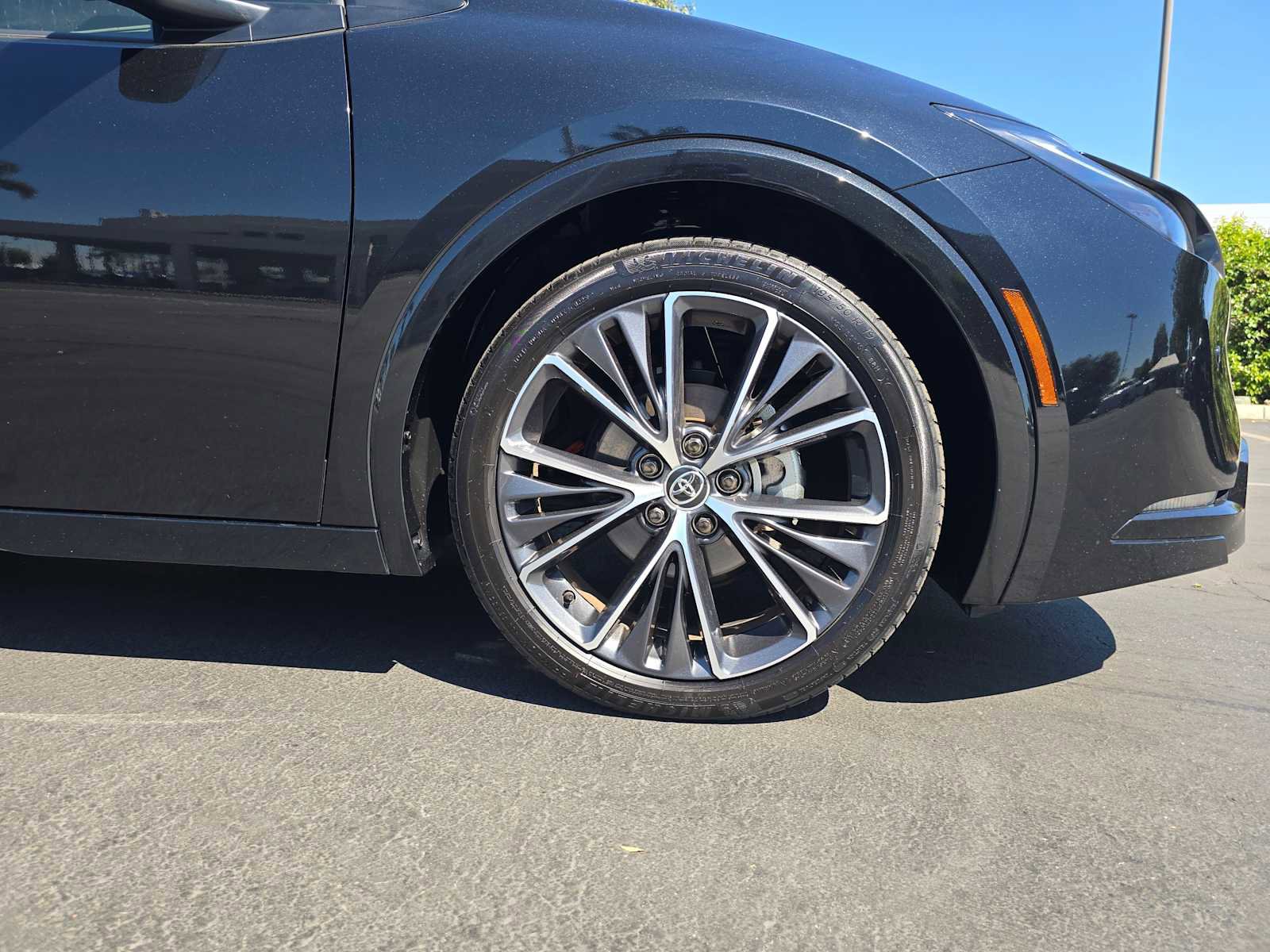 Used 2025 Toyota Prius XLE image 9