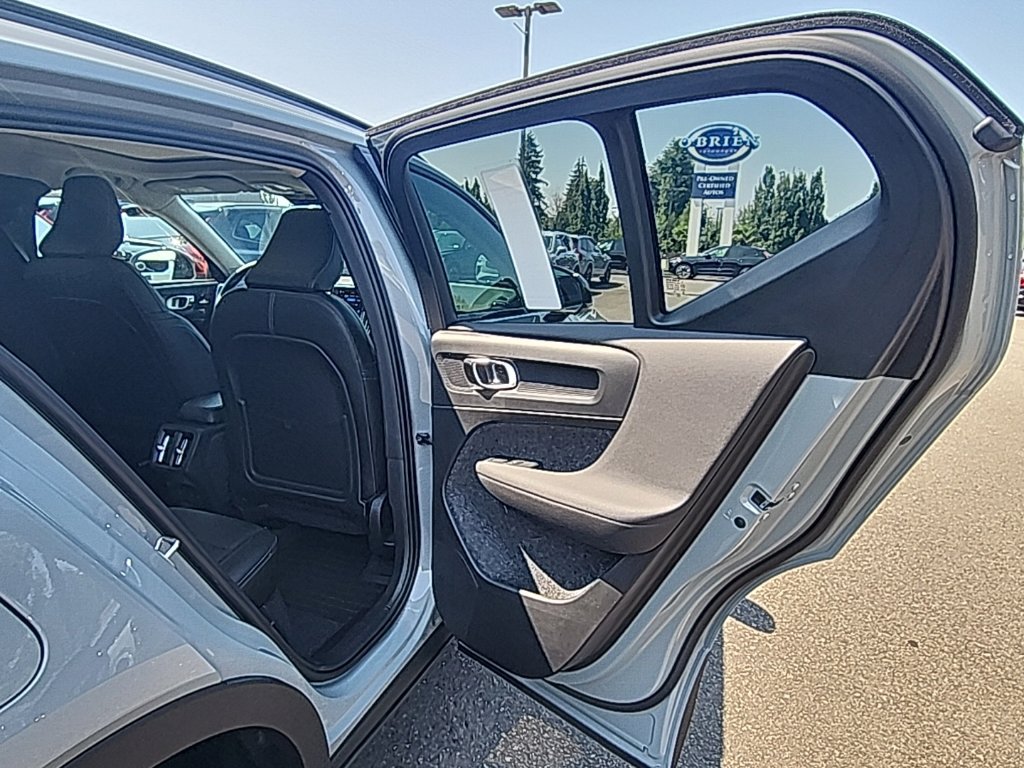 New 2026 Volvo XC40 B5 Ultra w/ Protection Package Premier AWD/4WD image 17