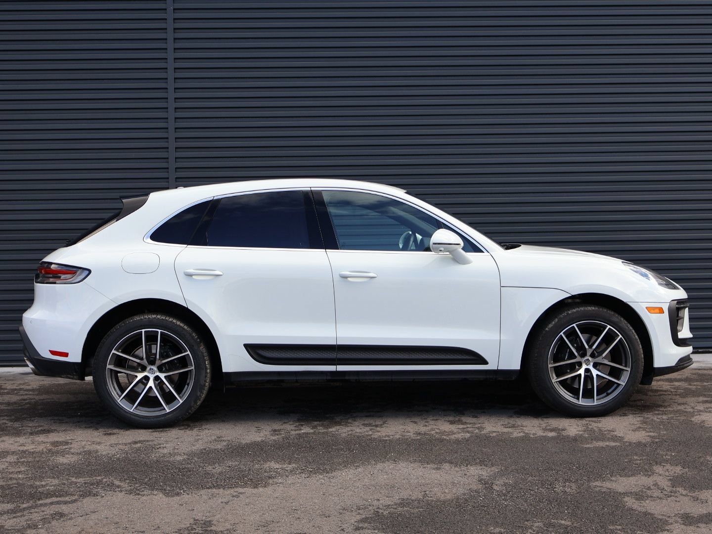 Certified 2023 Porsche Macan S AWD/4WD image 9
