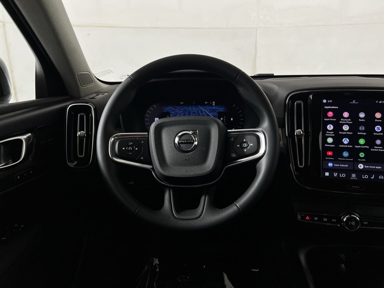 Used 2023 Volvo XC40 B4 Ultimate w/ Climate Package FWD image 16