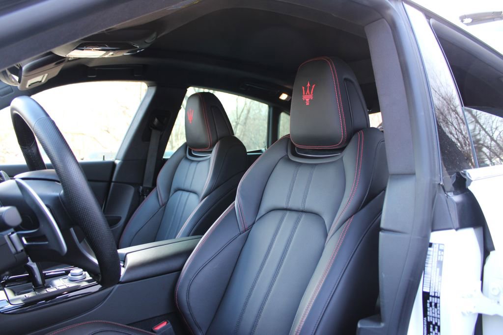 Used 2024 Maserati Levante GT Ultima image 9