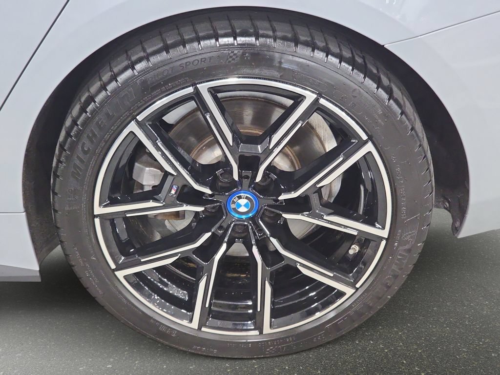 Certified 2024 BMW i4 eDrive35 w/ M Sport Package RWD image 24