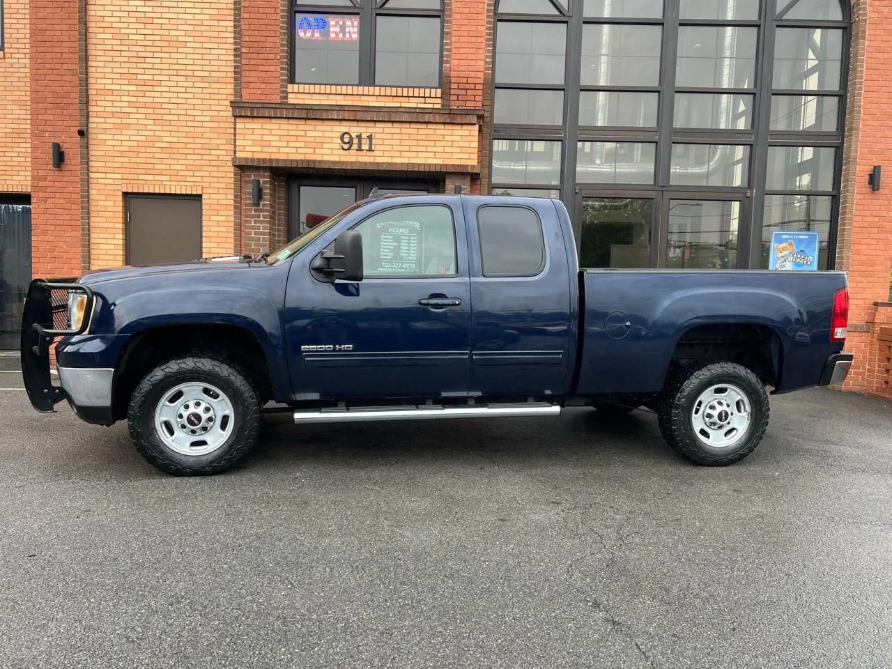 Used 2011 GMC Sierra 2500 SLT AWD/4WD image 4