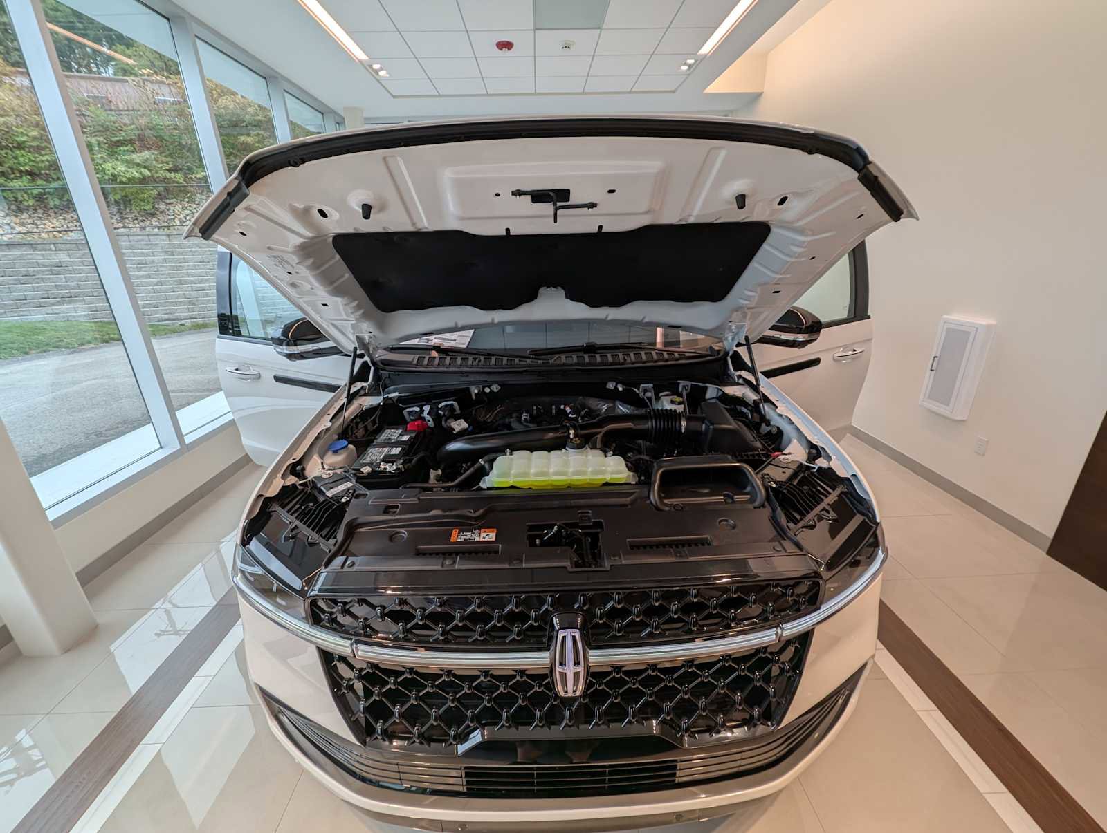 New 2025 Lincoln Navigator Reserve w/ Jet Appearance Package image 8