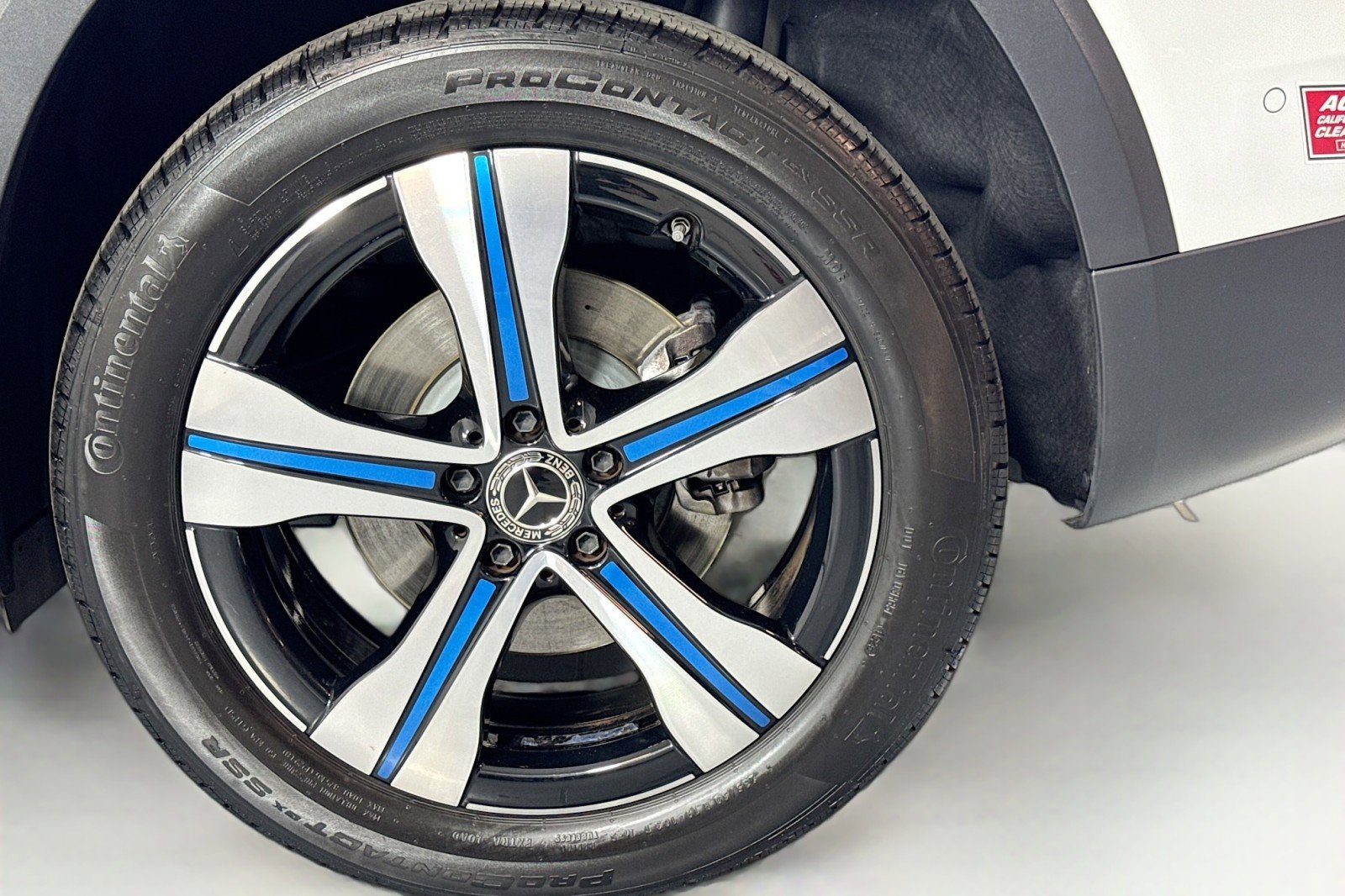 Used 2023 Mercedes-Benz EQB 300 4MATIC image 29